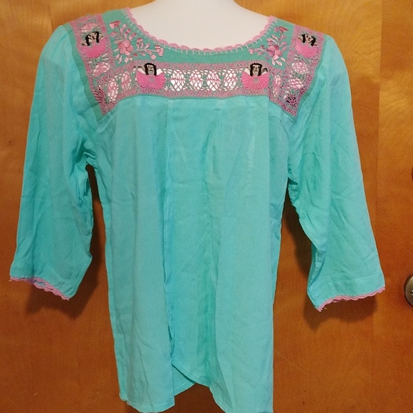 Handmade embroidery open back green 💚 with pink 🩷 blouse. - Picture 5 of 8